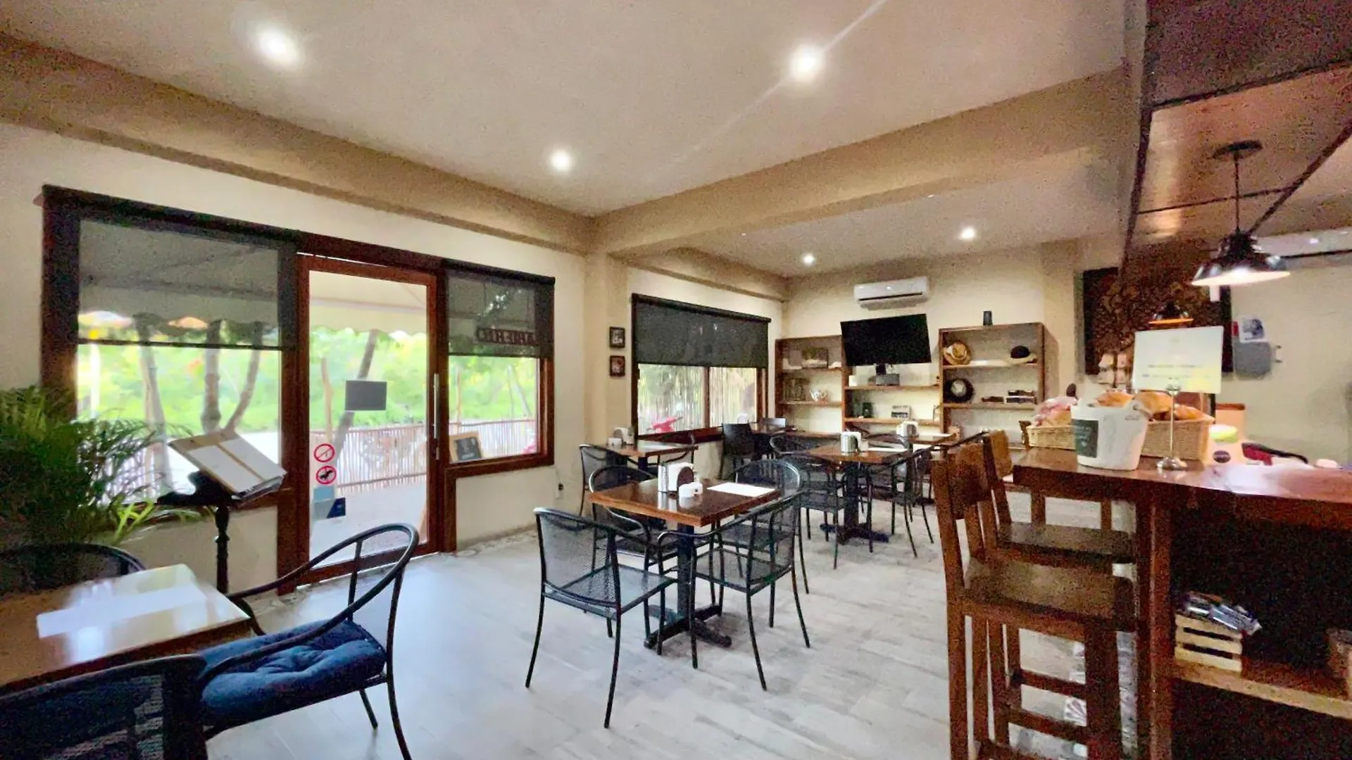 2 Bedroom Apartment For 4-6 Guests - Great Breakfast - Tulum Mexico